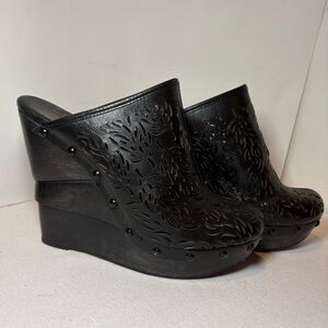 CLOGS: Gorgeous wooden clogs by Diane von furstenberg, wedge clog.